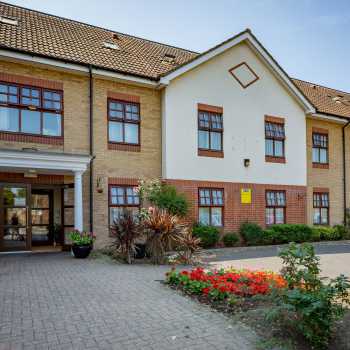 Derwent Lodge in Hounslow care home exterior